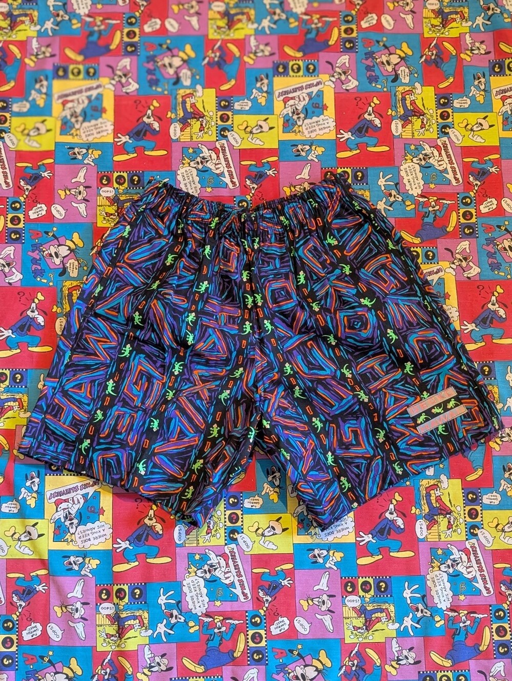 VTG 80's 90's Gecko Hawaii Geometric Graphic Active Shorts Multicolor RARE  S